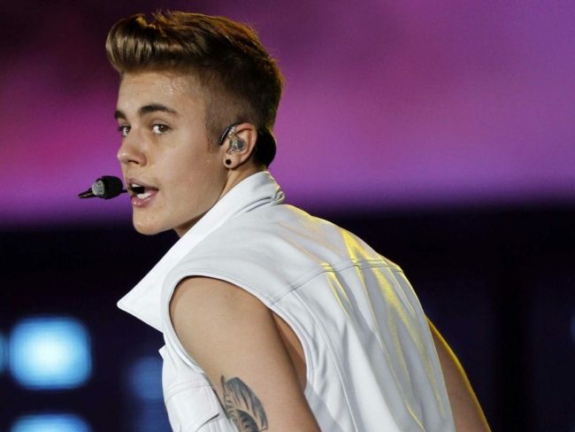 من جاستن بيبر إلى غوينيث بالترو.. وجه عنصري ومتغطرس لنجوم هوليود