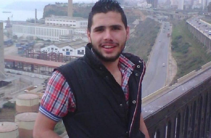 سوري ينقذ طفلاً بالجزائر