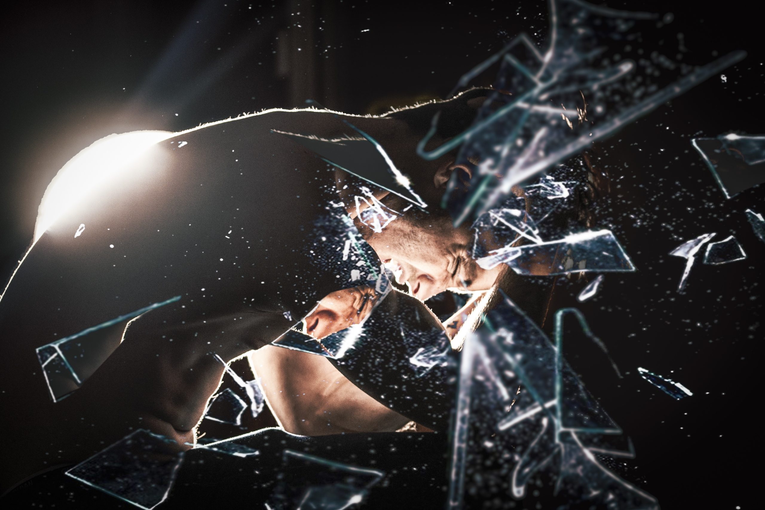 قد تعلق فيها أرواح الموتى أو يسبب تكسيرها الحظ السيء لسنوات.. خرافات عن المرايا، بعضها حقيقي!