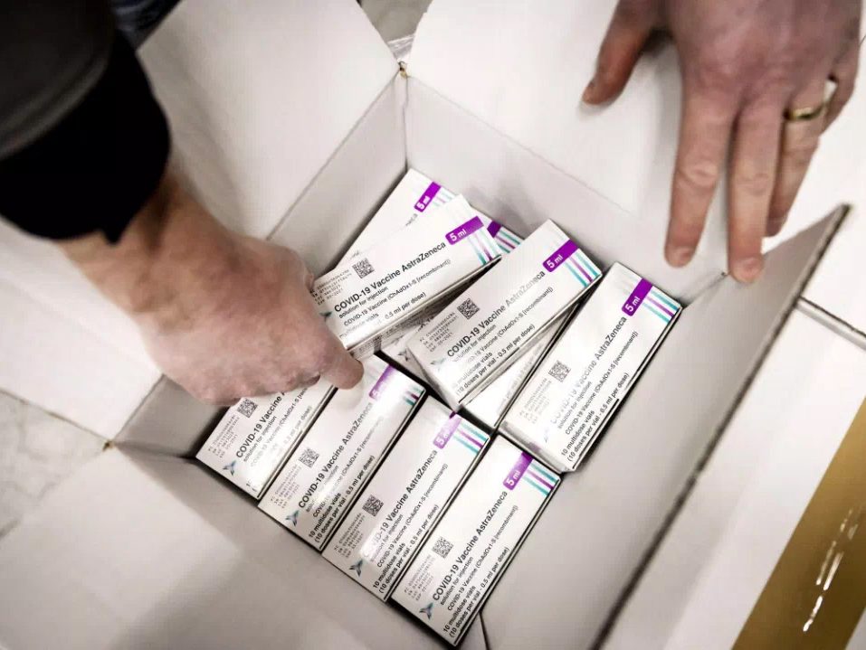 رغم عدم وجود أدلة على تسببه بجلطات أو وفيات.. ما الذي دفع أوروبا لتعليق استخدام لقاح أسترازينيكا؟