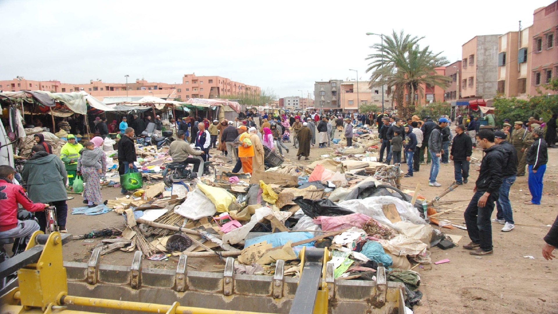 يشكّلون 30% من تجارة مصر غير الرسمية.. أين تذهب البضائع المصادَرة من الباعة الجائلين؟