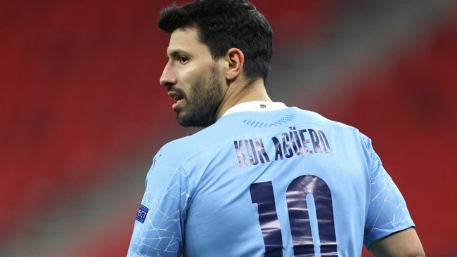 سيُكافئ هدافه التاريخي بتمثال.. مانشستر سيتي يُعلن رحيل أغويرو رسمياً