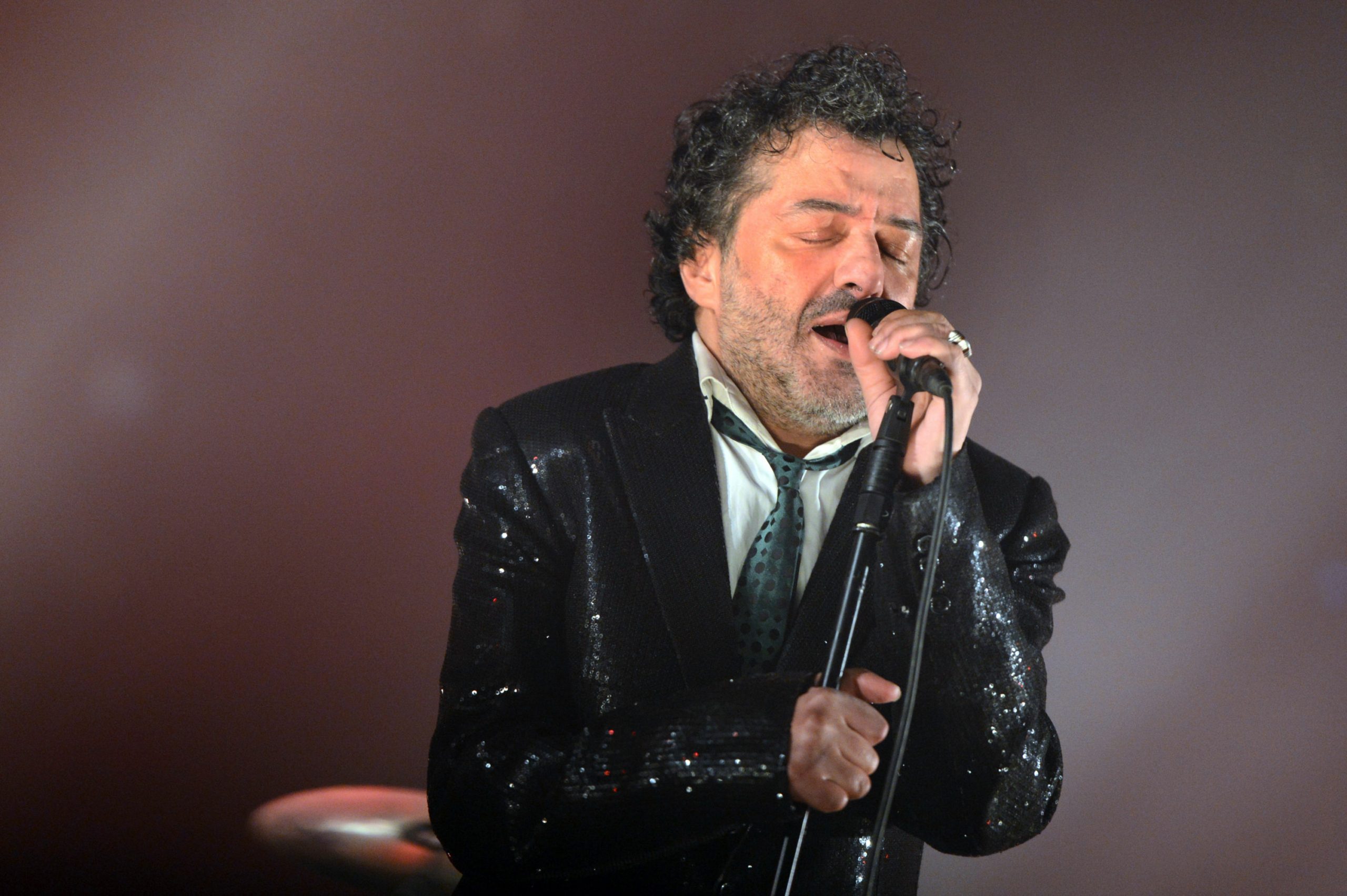 قصة أغنية يا المنفي