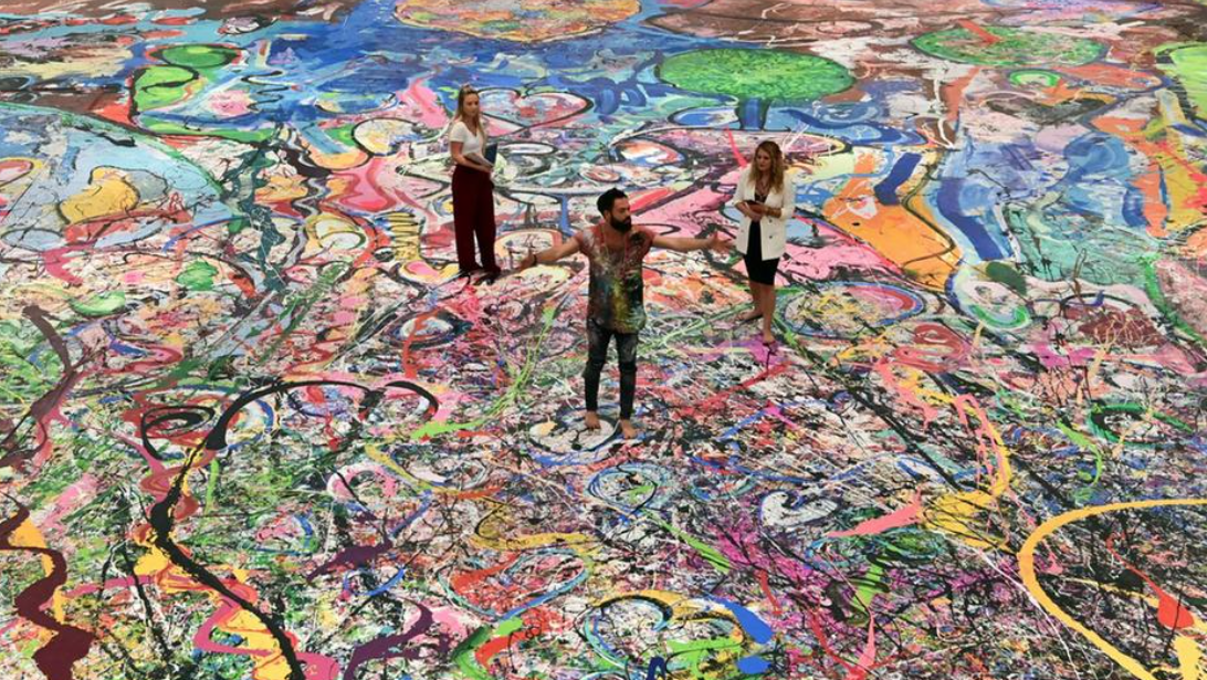 أكبر لوحة قماش بالعالم