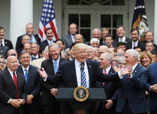 هل يواجه الحزب الجمهوري أسوأ أيامه؟ موجة تقاعدات تترك فراغاً سيملؤه إما “الترامبيون” أو الديمقراطيون