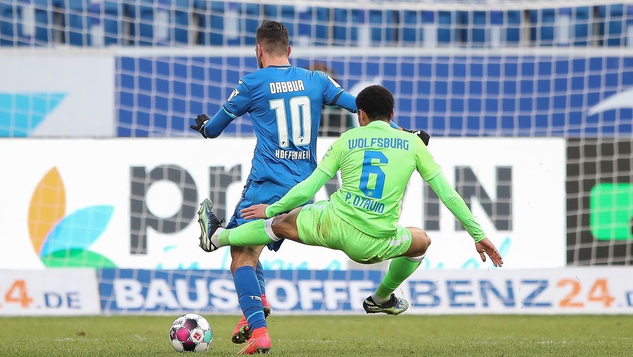 فيديو: أعنف لقطة هذا الموسم.. بطلها مدافع منع هدفاً بطريقة “وحشية”