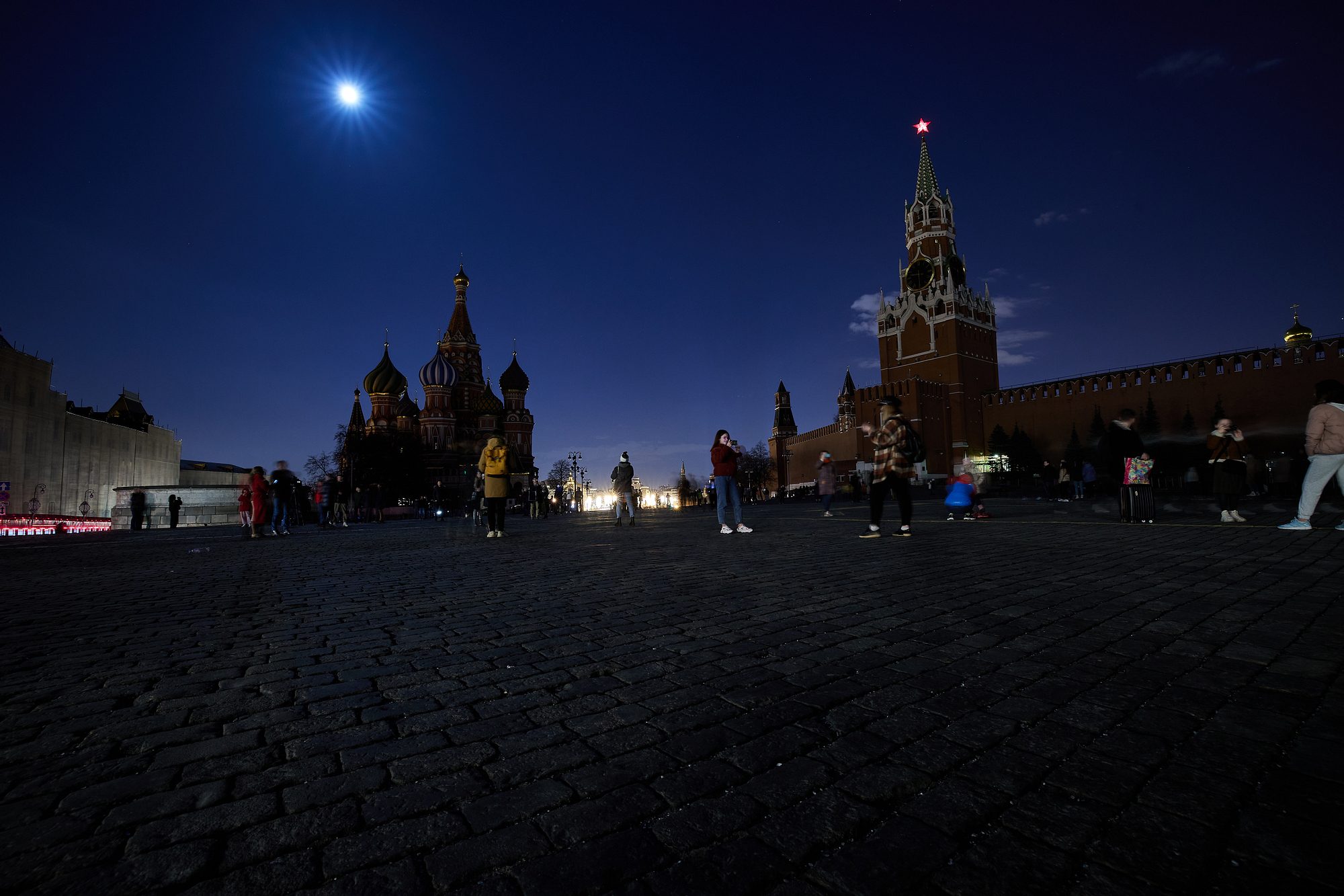 مدن ومعالم بارزة بالعالم تغرق في الظلام.. أطفأت أضواءها إحياءً لـ”ساعة الأرض” (فيديو)