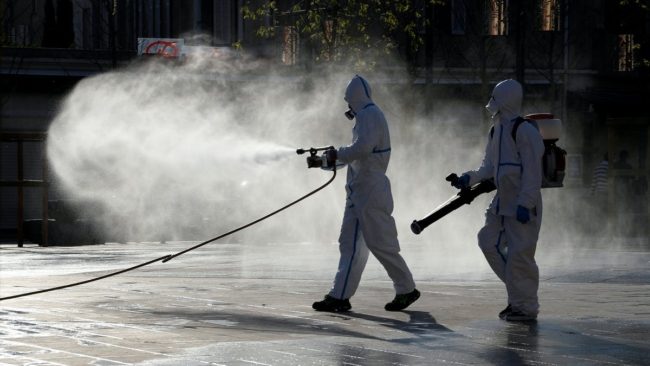 بعد عام على تصنيف كورونا كـ”جائحة”.. إليكم حقيقة 8 تنبؤات بشأنها لاقت رواجاً كبيراً