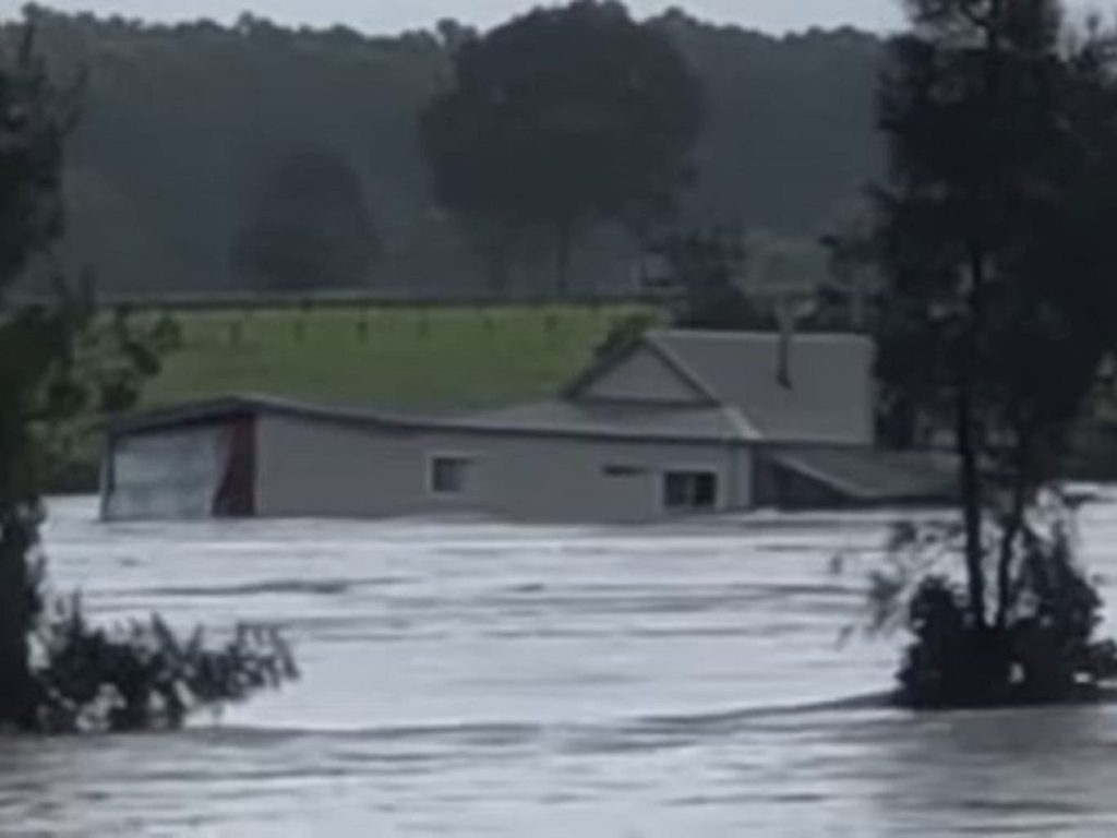 صورة للمنزل الذي دمرته الفيضانات- منصات التواصل