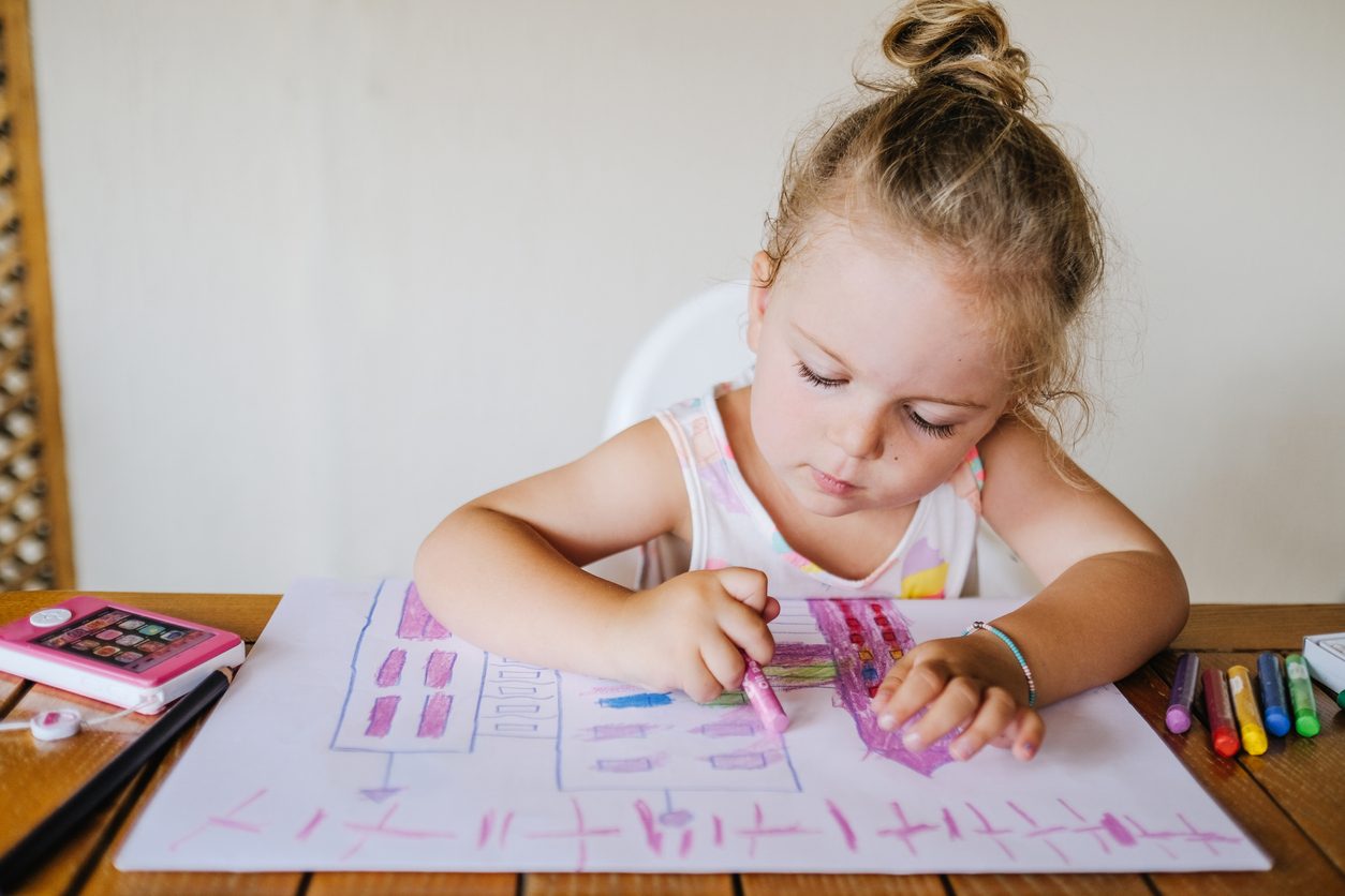 التكنولوجيا تعيق الطفل عن الكتابة