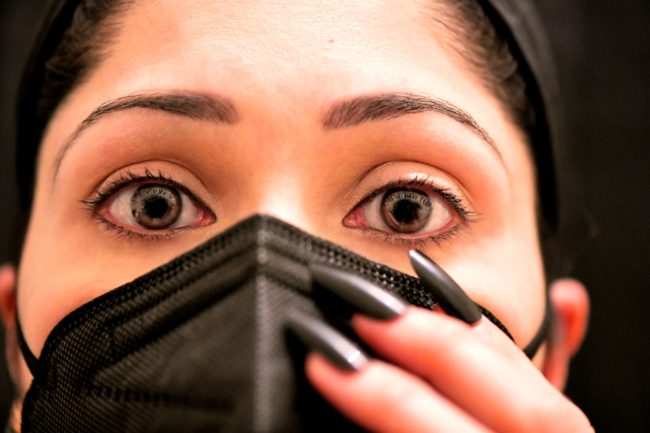 يمكن استغلالها في التفاوض والصفقات والعلاقات العاطفية.. كيف نقرأ لغة العيون؟