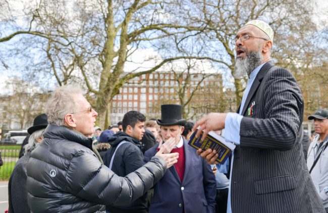 تأمين الحرية وخفض سقف المقدّس.. كيف نستثمر تجربة “هايد بارك” في بلداننا؟
