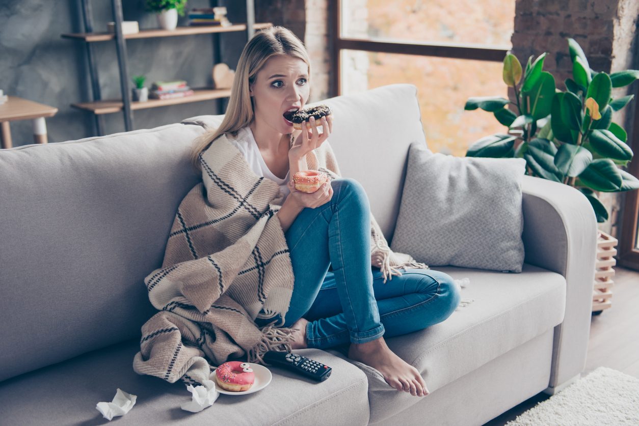 iStock/ الجوع العاطفي هو استخدام الطعام ليشعر الشخص بالتحسن من أجل سد الاحتياجات العاطفية، مثل الشعور بالتوتر أو عدم الراحة أو بالمشاعر السلبية