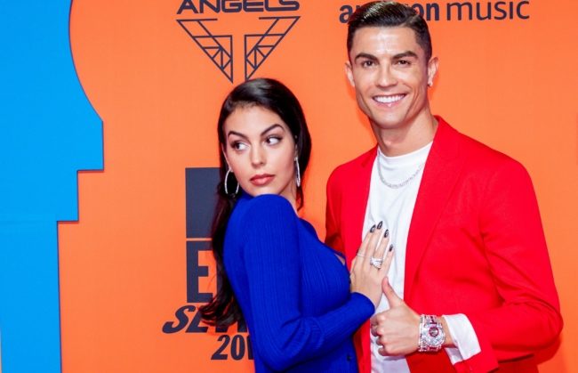 رونالدو وجورجينا يكشفان عن جنس توأمهما.. نشرا فيديو والنجم البرتغالي: حيث تبدأ الحياة والحب لا ينتهي