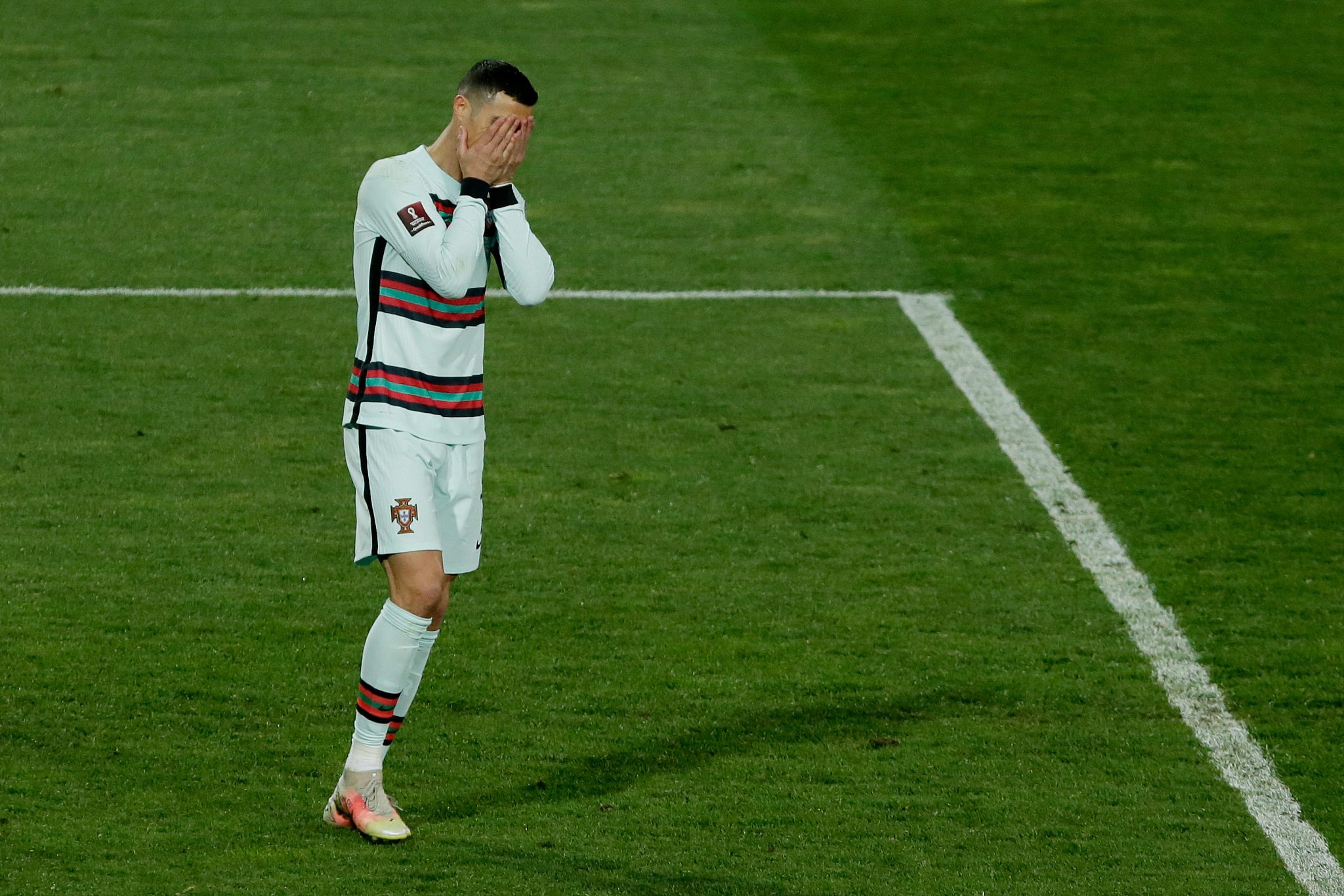 إلغاء هدف رونالدو أثار جدلاً واسعاً