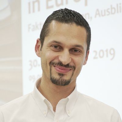 الدكتور فريد حافظ- منصات التواصل