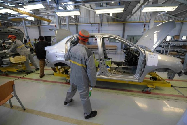 قيمة السيارة المستعملة تفوق ثمنها جديدة.. الجزائر “تُحارب” أزمة استيراد السيارات بقوانين جديدة