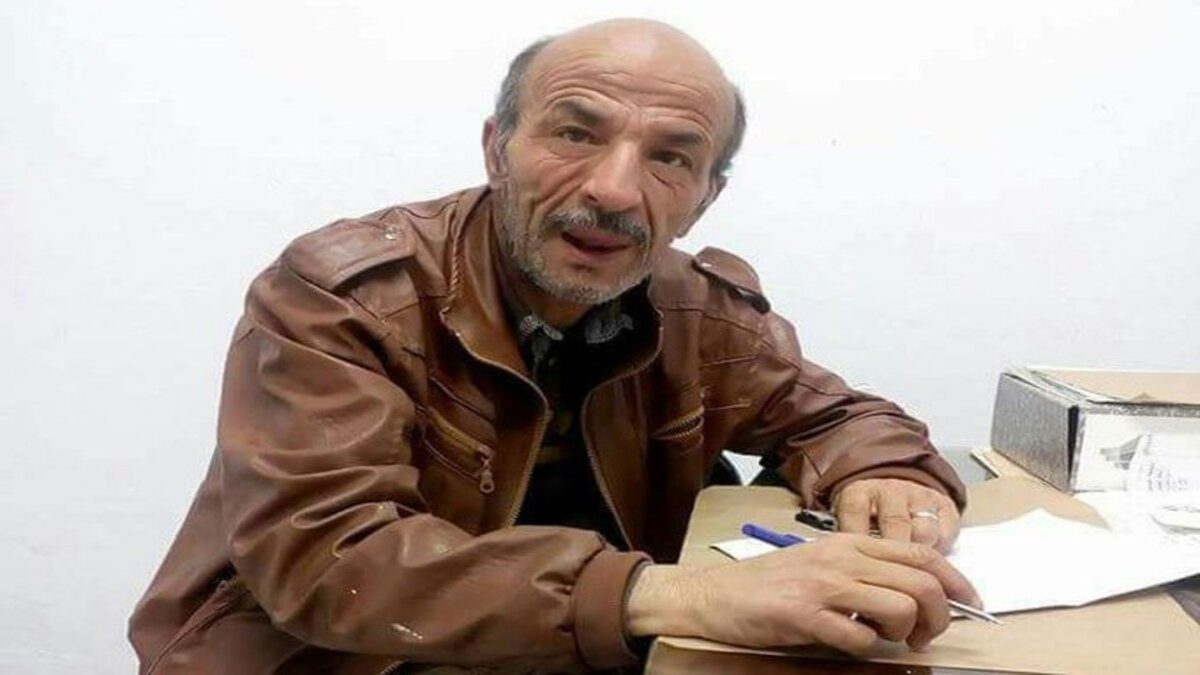 التلفزيون التونسي يوقف معلقاً رياضياً طلب “بيرة” خلال البث المباشر (فيديو)