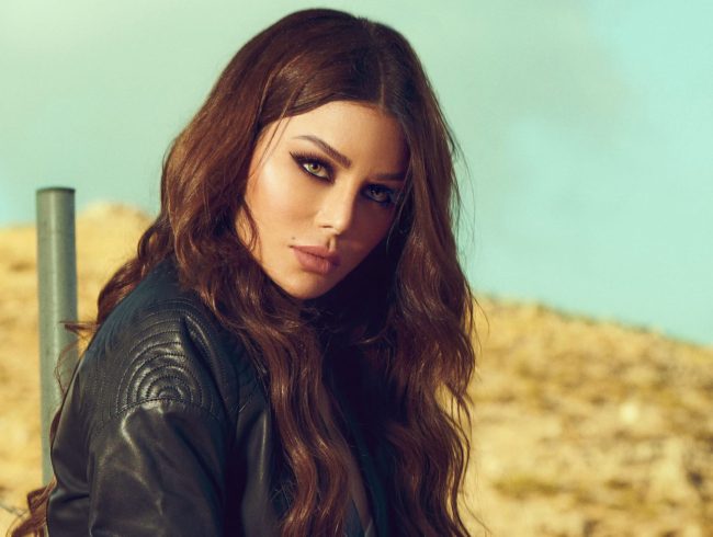 هيفاء وهبي تبكي بشكل هستيري.. رد فعل مؤثر للفنانة اللبنانية لاعتقادها أنها تسببت بوفاة كريم فهمي