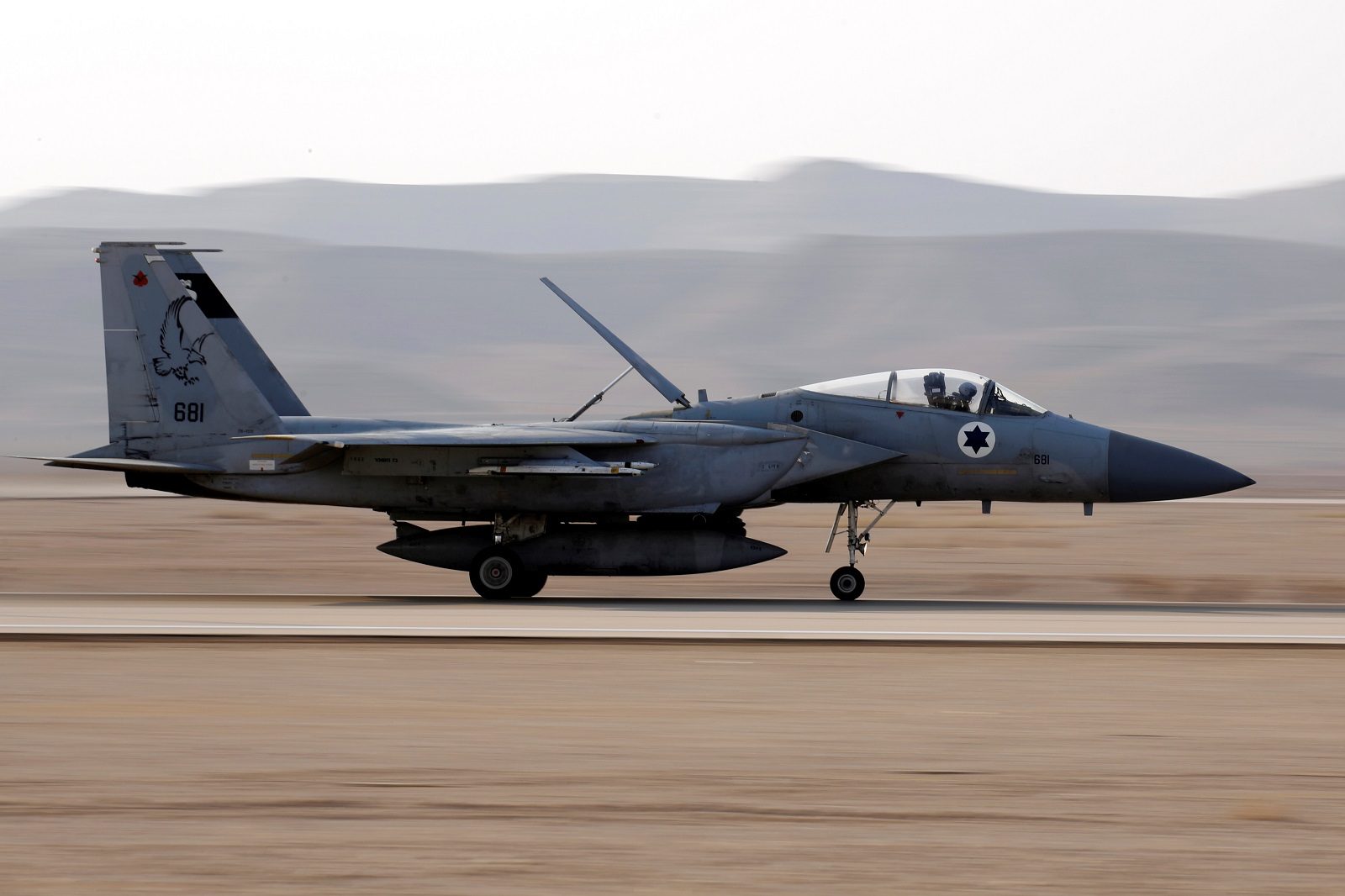 سفينة إيرانية البحر الأحمر