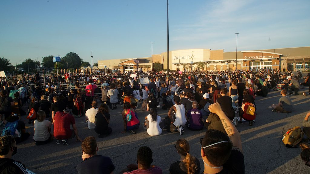 أمريكا عنصرية