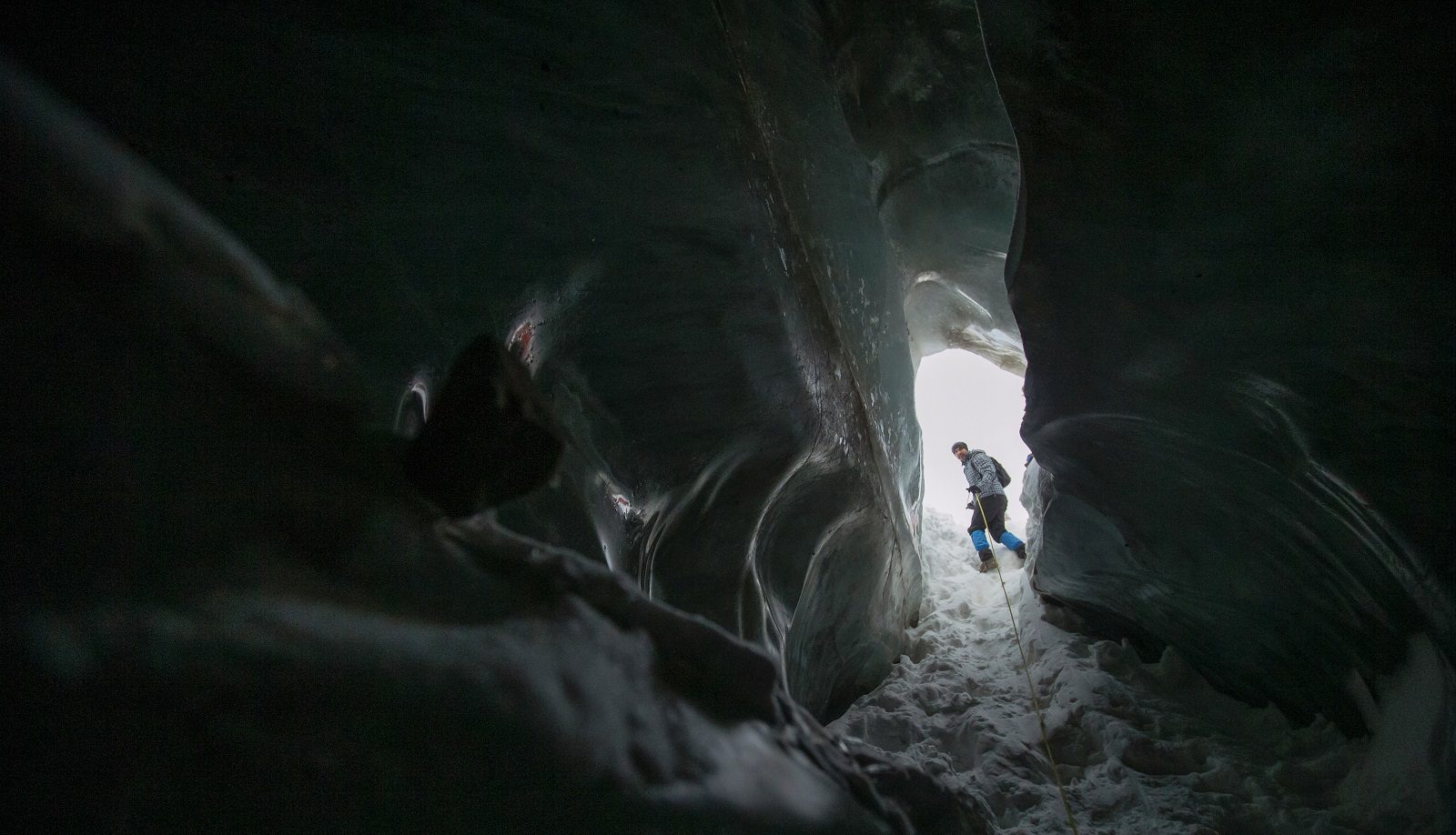 40 يوماً بلا ضوء ولا ساعات