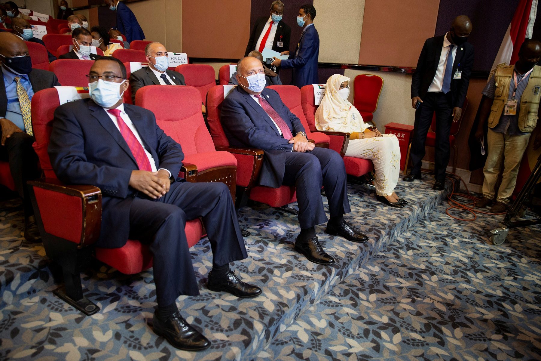 وزراء خارجية السودان ومصر وإثيوبيا خلال المفاوضات في الكونغو الديمقراطية/ رويترز