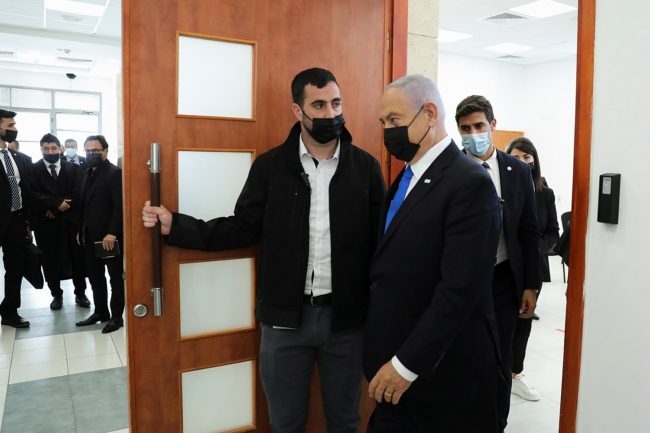 النيابة العامة الإسرائيلية تتهم نتنياهو بإساءة استغلال السلطة.. رئيس الوزراء لم يُكمل حضور المحاكمة