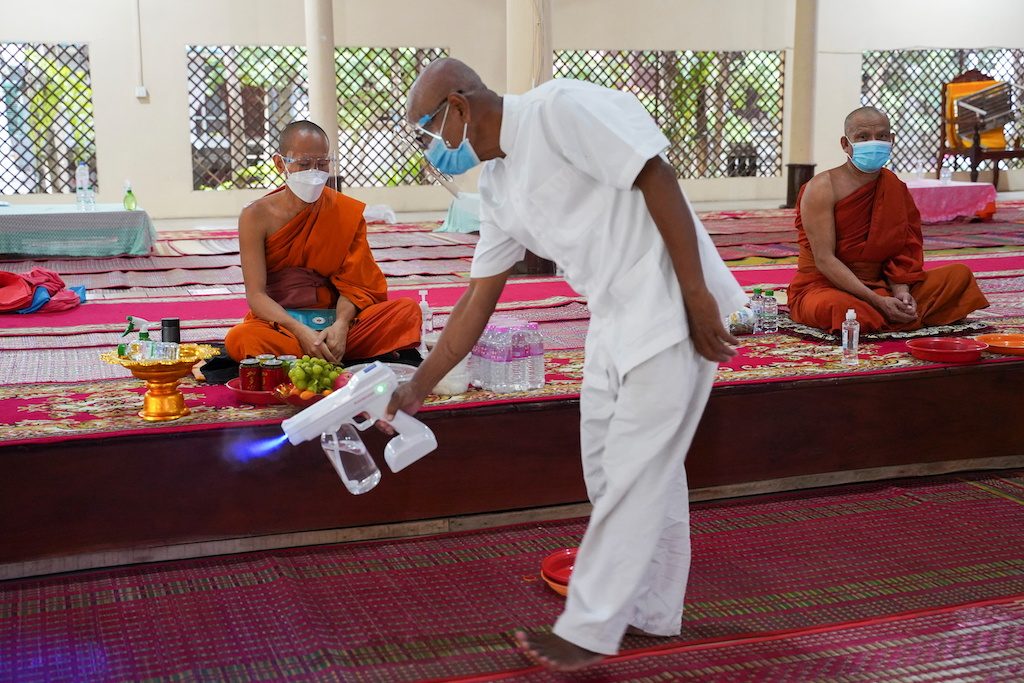 بوذا راهب بوذي يقطع رأسه تايلاند