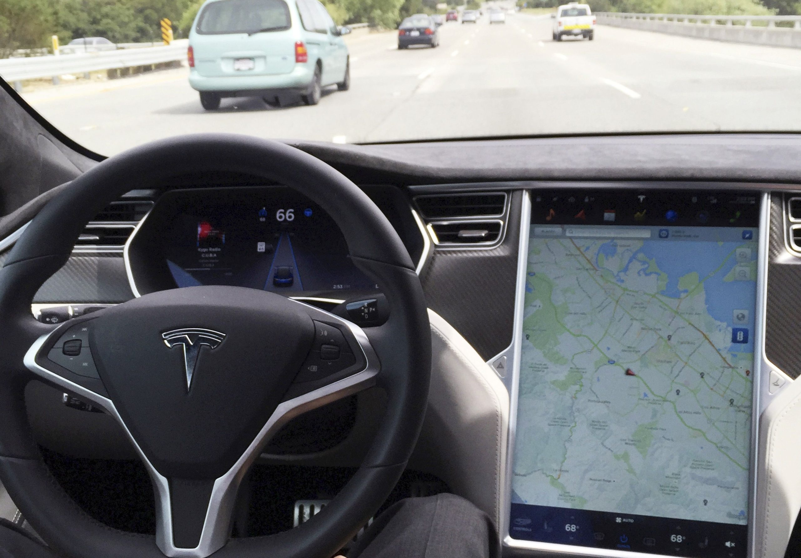 سيارة تيسلا