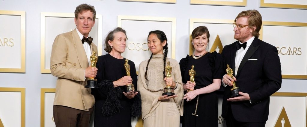 فريق عمل فيلم "نومادلاند"/ رويترز