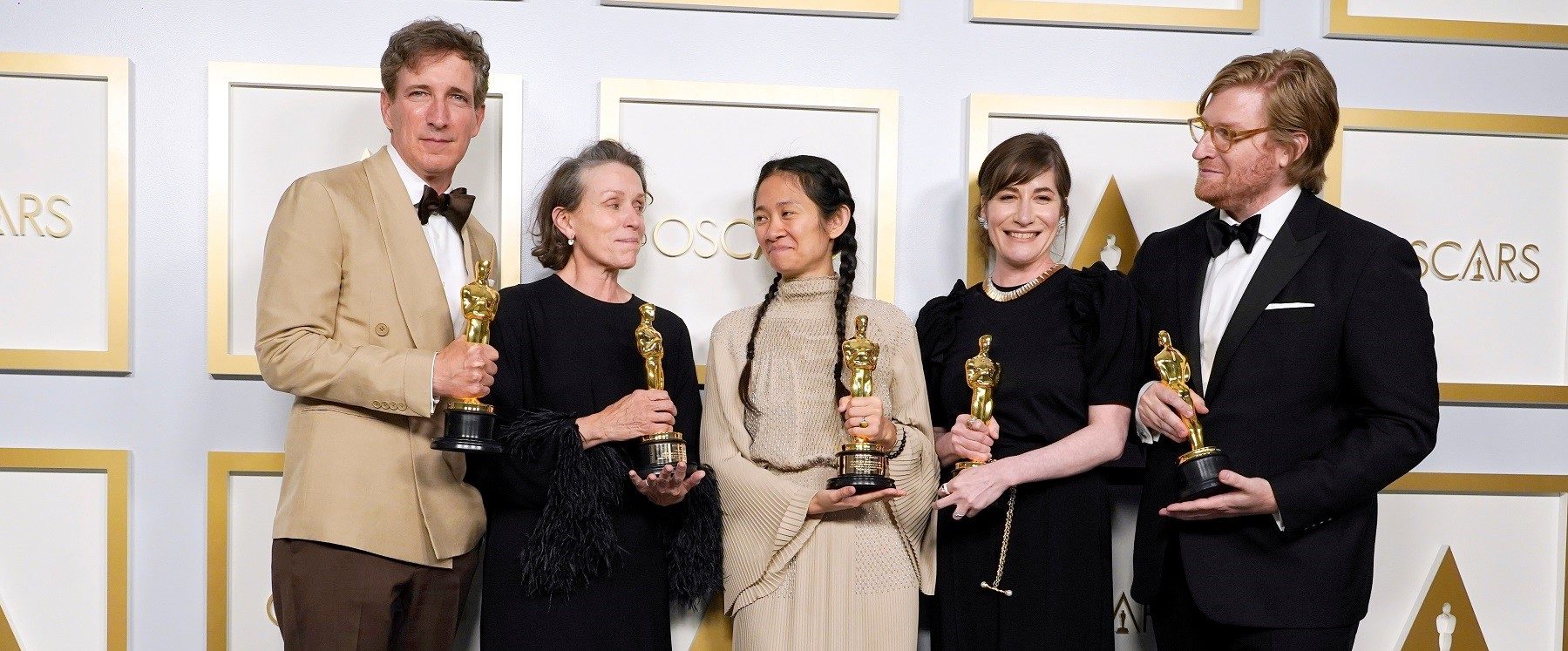 فريق عمل فيلم "نومادلاند"/ رويترز