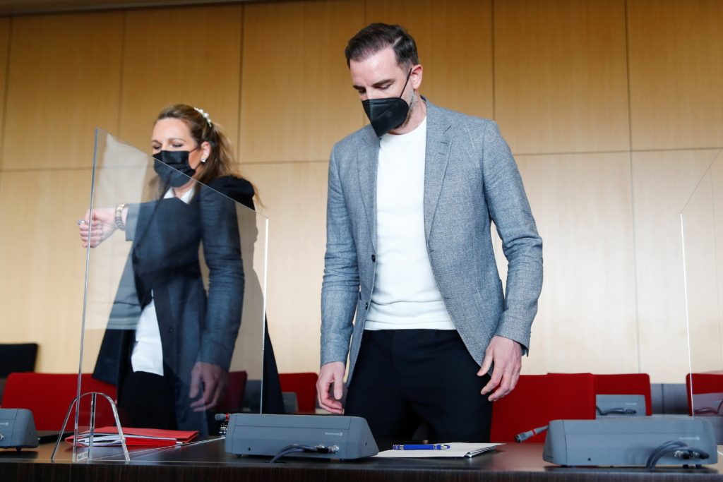 مدافع ريال مدريد السابق كريستوف ميتسلدر خلال المحاكمة (رويترز)