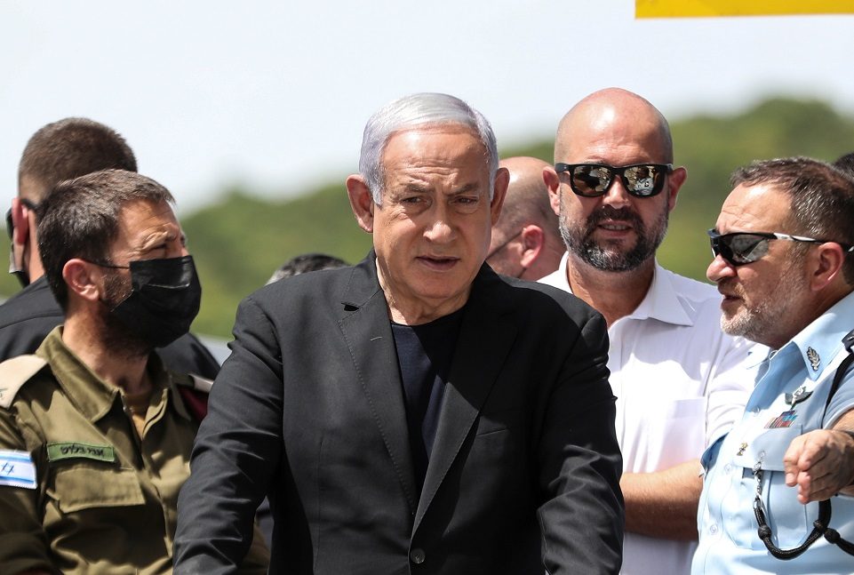 أفيخاي أدرعي غاضب من “الشماتة” بحادث مقتل 44 مستوطناً.. ويقول: اتقوا الله برمضان