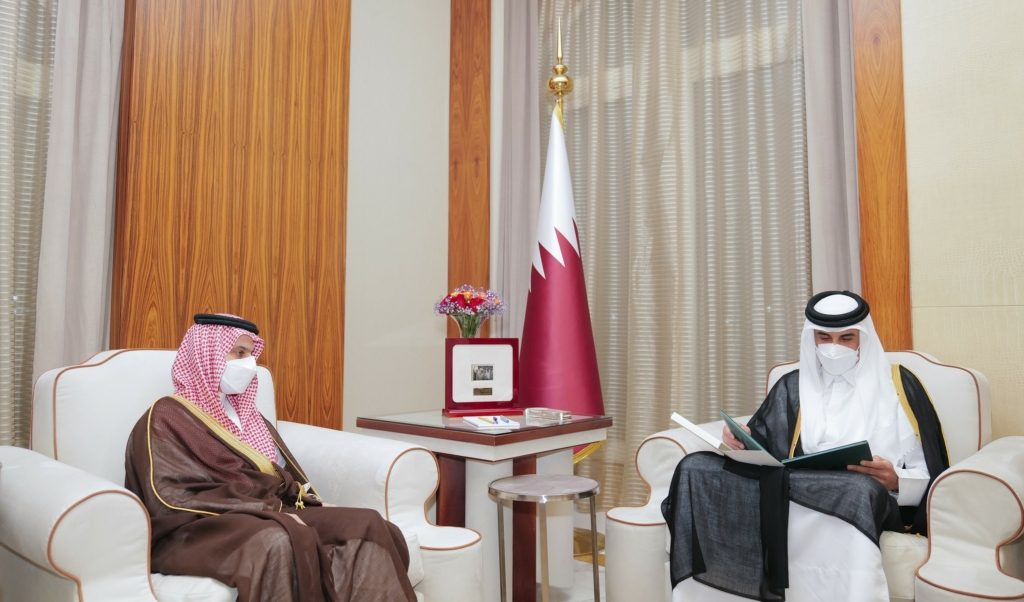 وزير الخارجية السعودي نقل تحيات الملك سلمان وتمنياته لأمير قطر بدوام التوفيق