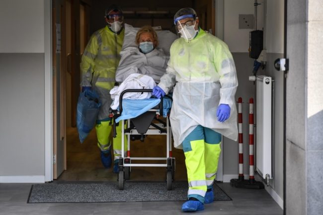 يصيبهم الاكتئاب والقلق.. دراسة: ثلث المتعافين من كورونا يعانون اضطرابات عصبية أو نفسية