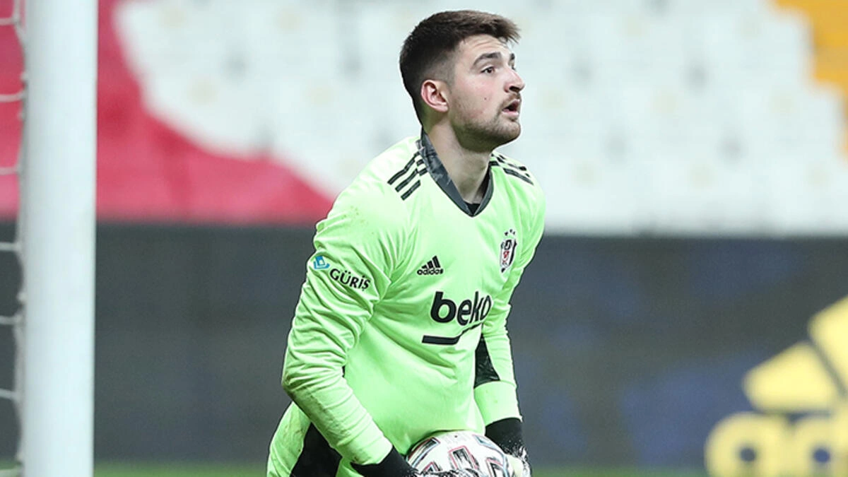 تشكيلة أفضل 11 لاعباً شاباً تضم حارساً تركياً