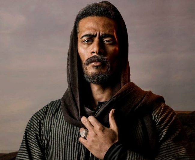 محمد رمضان.. تحسبه “موسى” يطلع “فرعون”