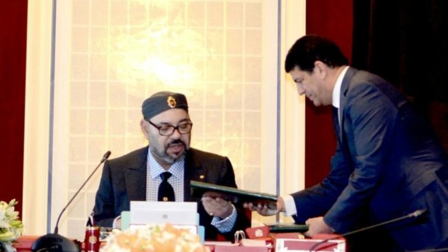 خطط للعمل مع السعودية بعد الهروب للإمارات بجواز فرنسي.. تفاصيل التحقيق مع أحد رجال القصر بالمغرب