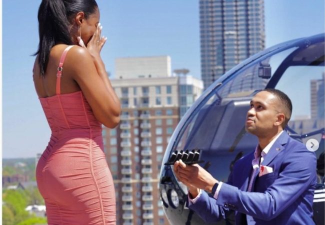 خطوبة استثنائية.. شاب يطلب الزواج بحبيبته بـ5 خواتم زفاف يثير تفاعلاً واسعاً بمواقع التواصل