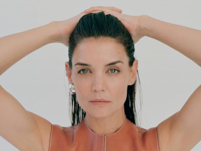 النجمة العالمية كيتي هولمز تحتفل بعيد ميلاد ابنتها الوحيدة.. نشرت صوراً نادرة لها