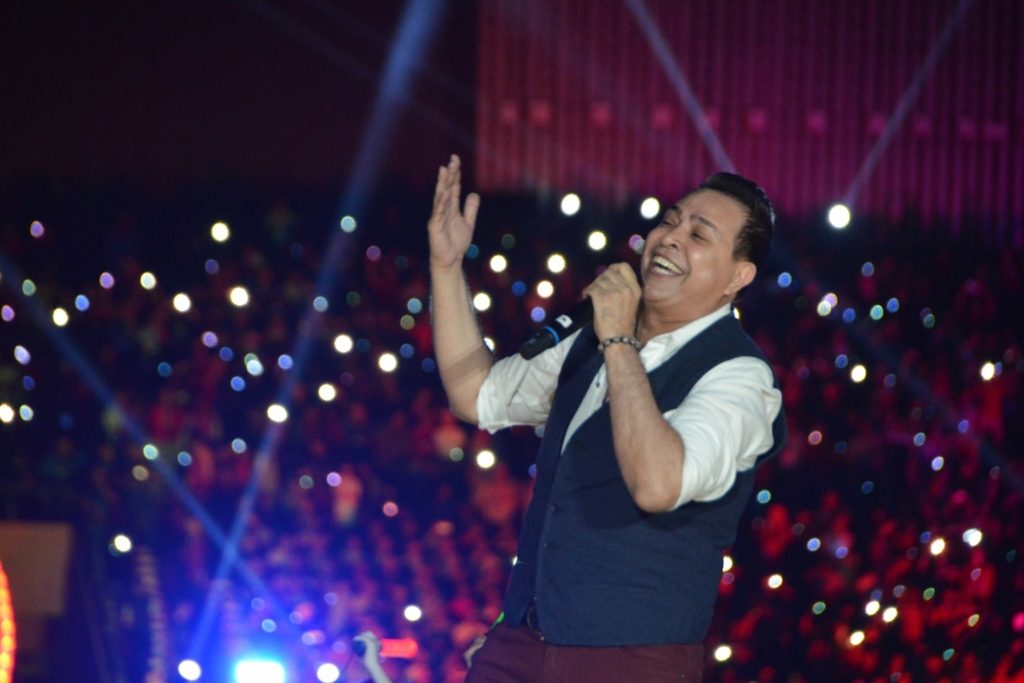 صورة تُظهر تغيّر ملامح حكيم وظهور علامات التقدم في العمر