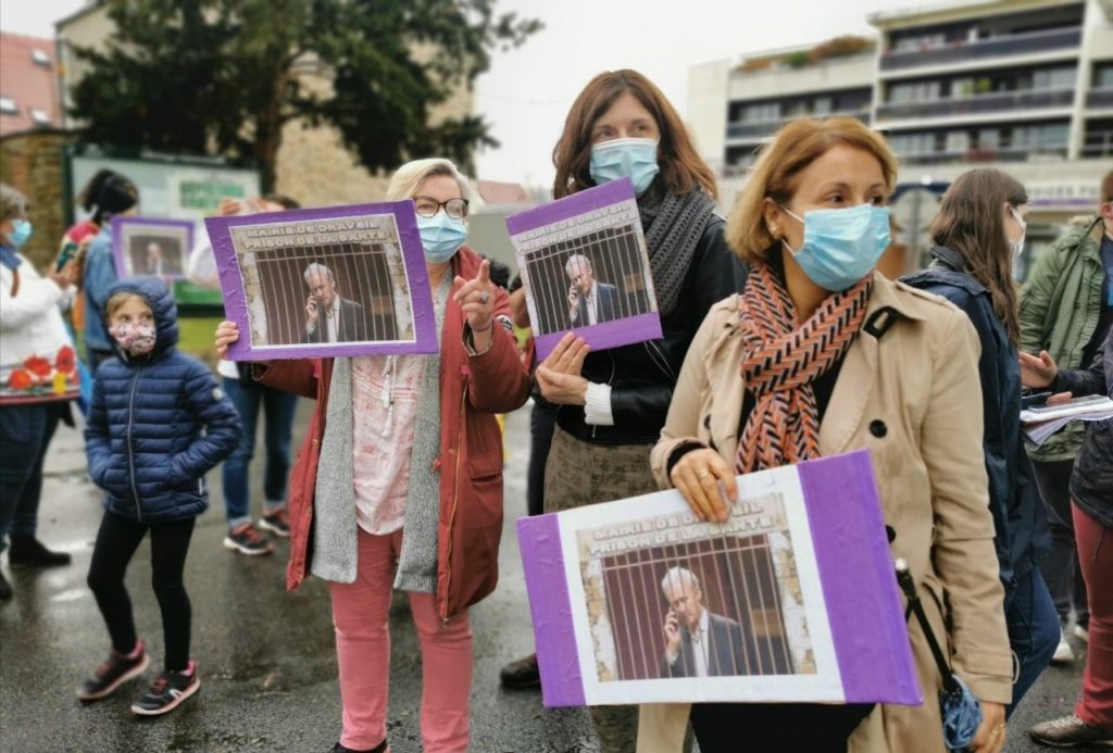 جانب من تظاهرة احتجاجية قبل أيام للاعتراض على استمرار جورج ترون في منصبه