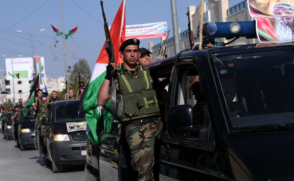 الكشف عن حملة تجسس واسعة لأجهزة مخابرات فلسطينية.. فيسبوك: حسابات وهمية وبرامج تجسس استهدفت ناشطين