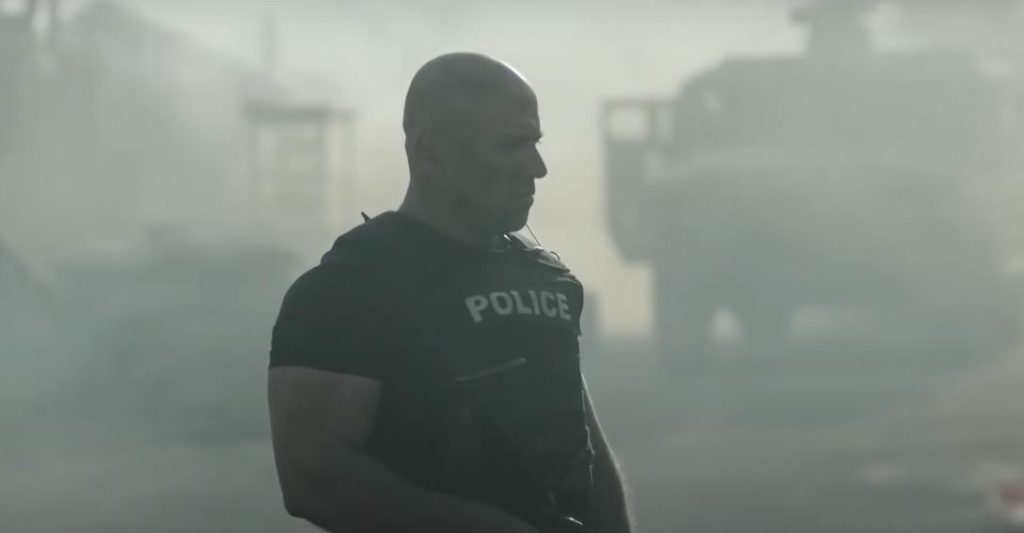 أحمد مكي في أحد مشاهد فض رابعة بالحلقة الخامسة من مسلسل "الاختيار 2"/ يوتيوب