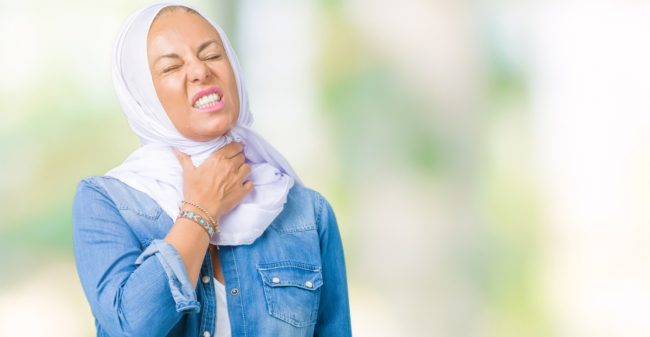 تعاني من جفاف الفم وخشونة الحلق خلال ساعات الصيام؟ قد تكون عاداتك الغذائية والصحية السبب