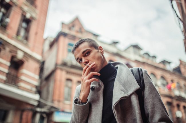 ماذا يدخنون في كلية الاقتصاد والعلوم السياسية؟