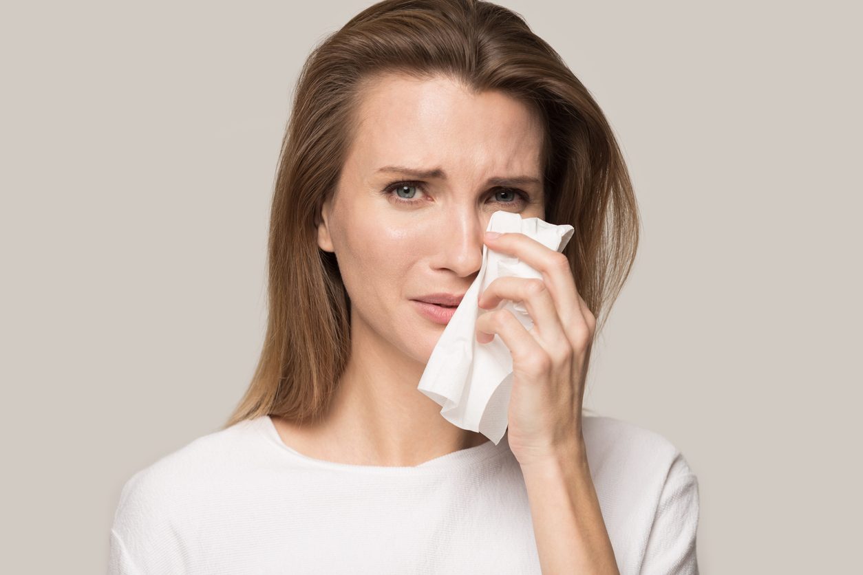 رغم الصورة النمطية السلبية عن البكاء.. تعرّف على فوائد الدموع للصحة النفسية والجسدية