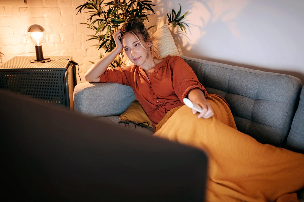 مشاهدة التلفاز istock