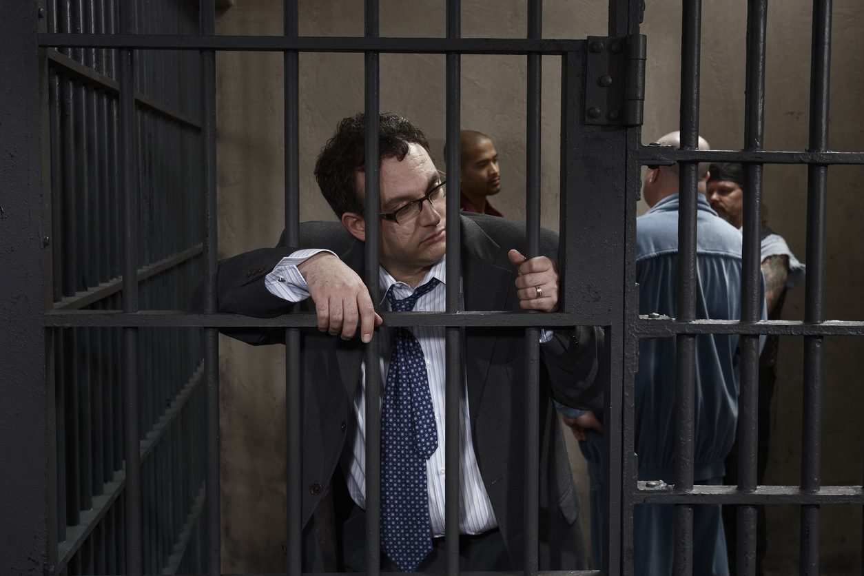 "ذاته مصونة لا تمسّ".. كيف تعاقب القوانين العربية من يتطاول على الملك أو الرئيس؟